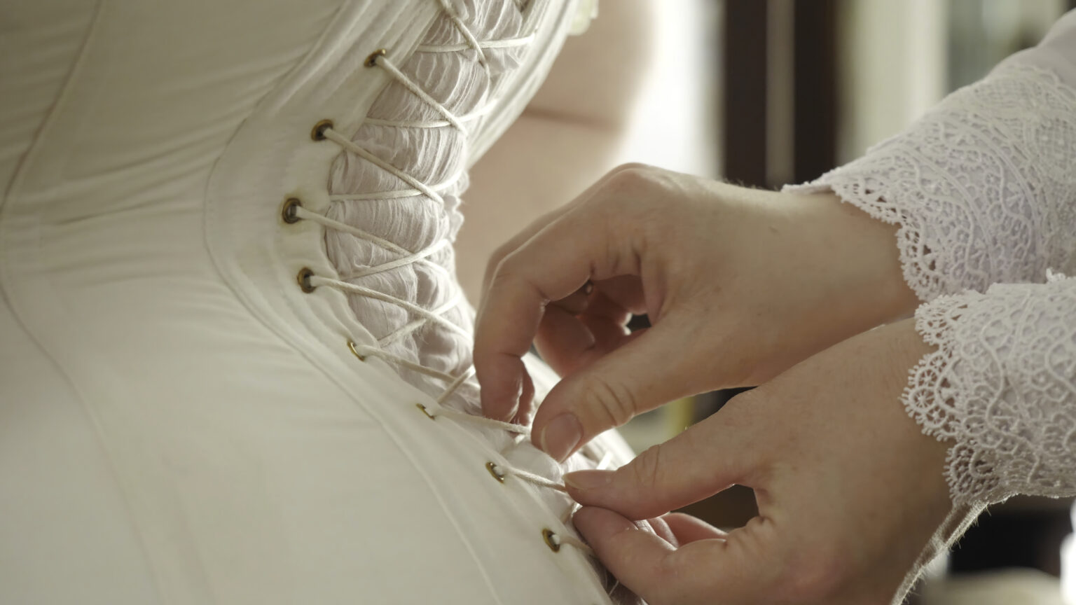Disturbing Beauty Trends From Throughout History Woman in 19th-century corset.