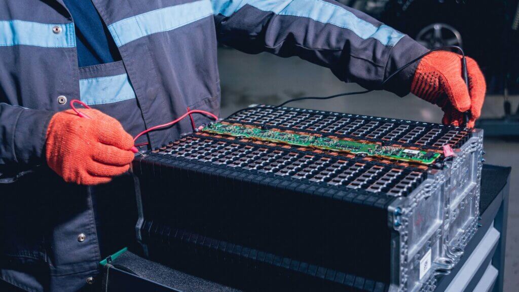 Checking the batteries of an electric motor