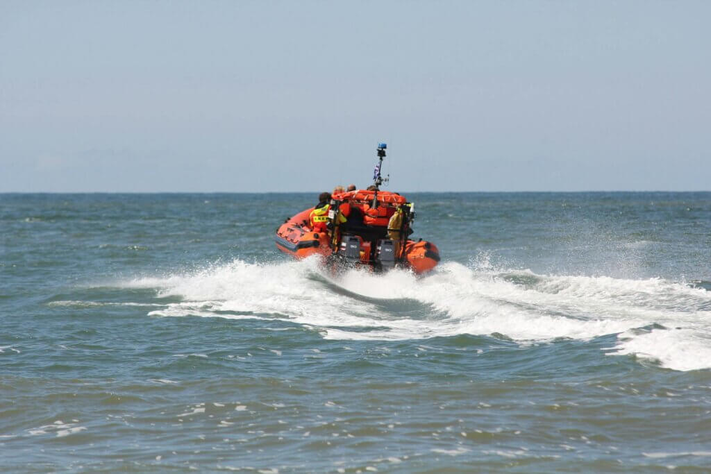 Rescue team on sea