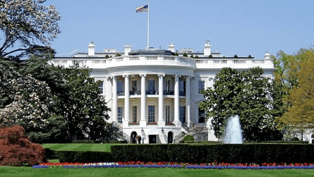 The view of a frontal picture of the white house.