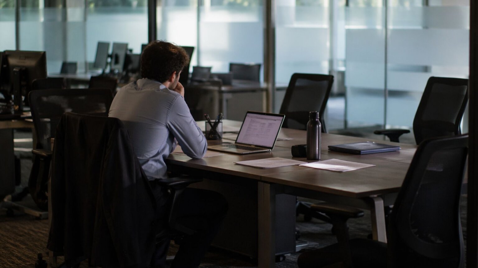 HR Experts Say These Workplace Signs Often Mean You’re About to Be Fired