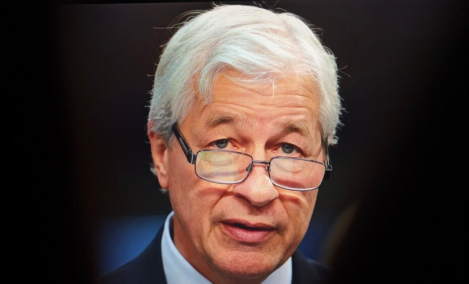 Closeup of JP Morgan Chase's CEO Jamie Dimon speaking at an event.
