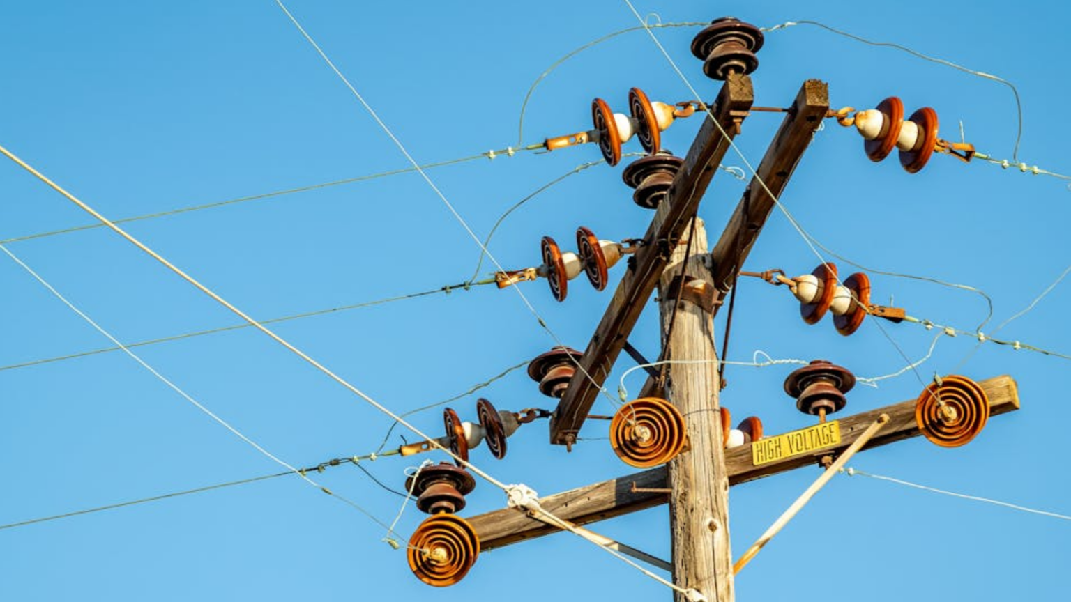 Chicago-Area Electric Customers Face 12% Bill Spike as AI Data Centers Drive Up Power Demand