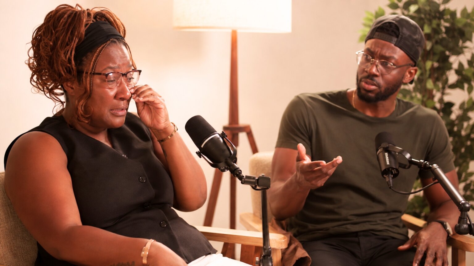 Wife Frustrated After Husband Refuses to Combine Finances, Limits Her to a $1,000 Allowance: “He Still Operates Like a Single Man” Alexis wipes away her tears as she sits beside Edwens, speaking into a microphone during a podcast recording.