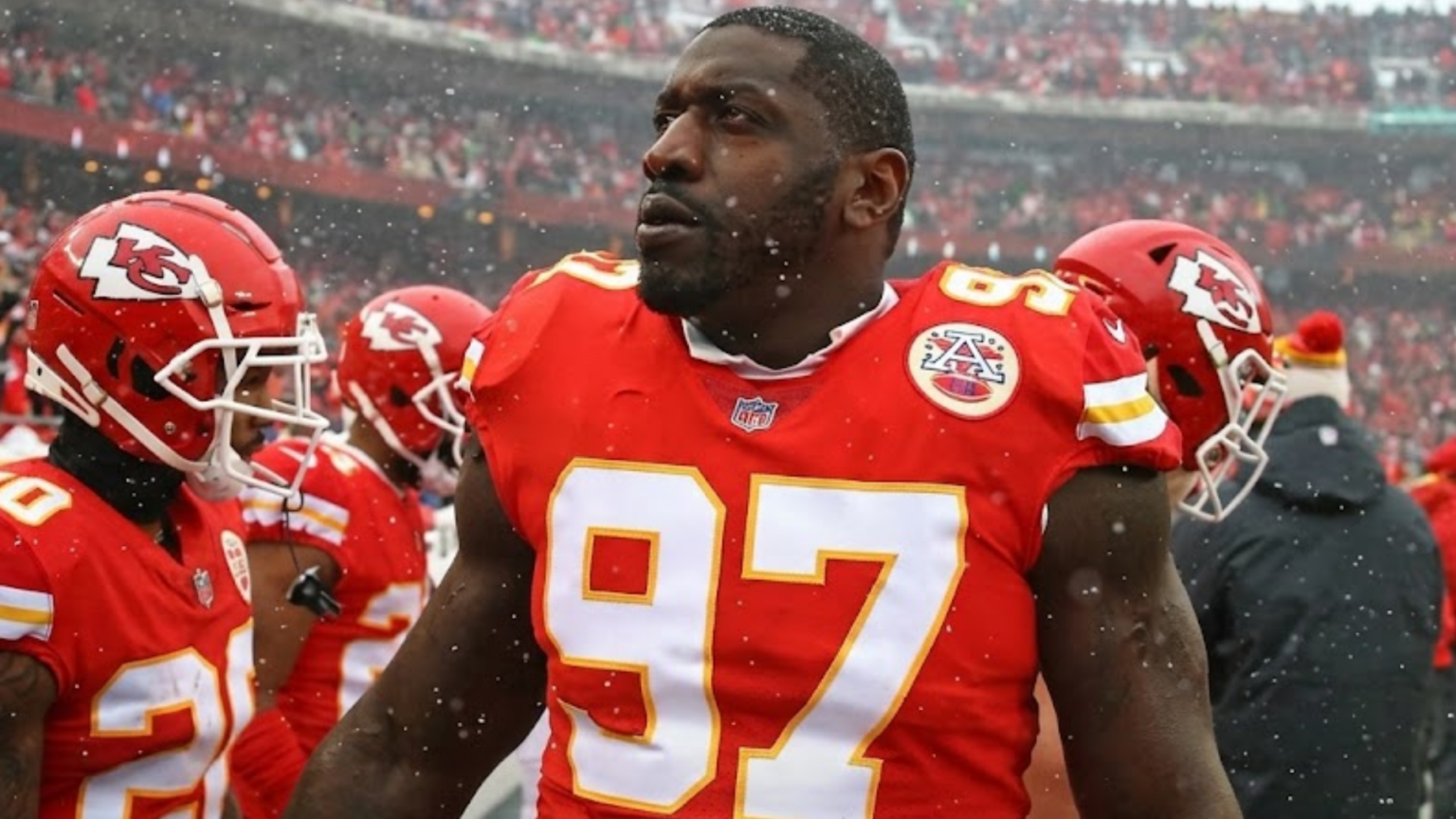 Allen Bailey, Kansas City Chiefs defensive lineman game action photo, red Chiefs uniform number 97.